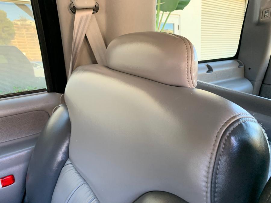 Детали интерьера Chevrolet Tahoe Limited (GMT840) 2000 года  (фото 116 из 233)